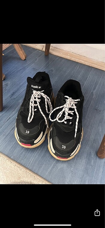 balenciaga triple s