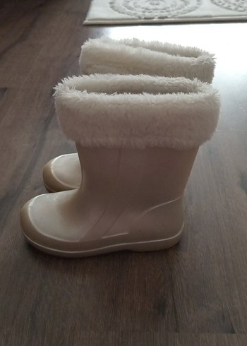 Kız Çocuk Beyaz Kürklü Bot - Görsel 2