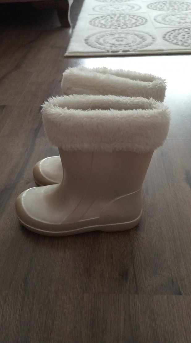 Kız Çocuk Beyaz Kürklü Bot - Görsel 2