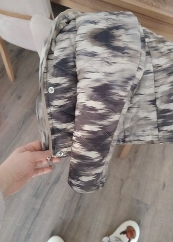 Gri Batik Desenli Kadın Mont temsili marka - Görsel 3