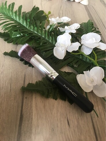 Mac makyaj fırçası