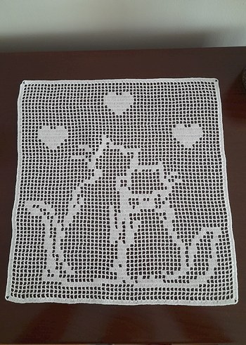 El Yapımı Bohem Kedi Desenli Dantel Örtü
