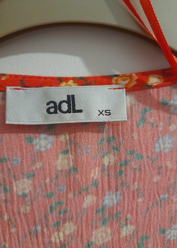 Kısa Kollu V Yaka Renkli Bohem Bluz - Görsel 2