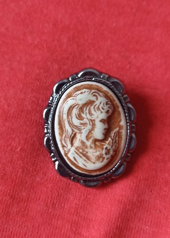 Bej Vintage Düğmeli Broş