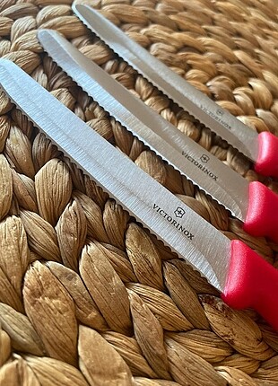 Beden kırmızı Renk victorinox 3 adet doğrama bıçağı