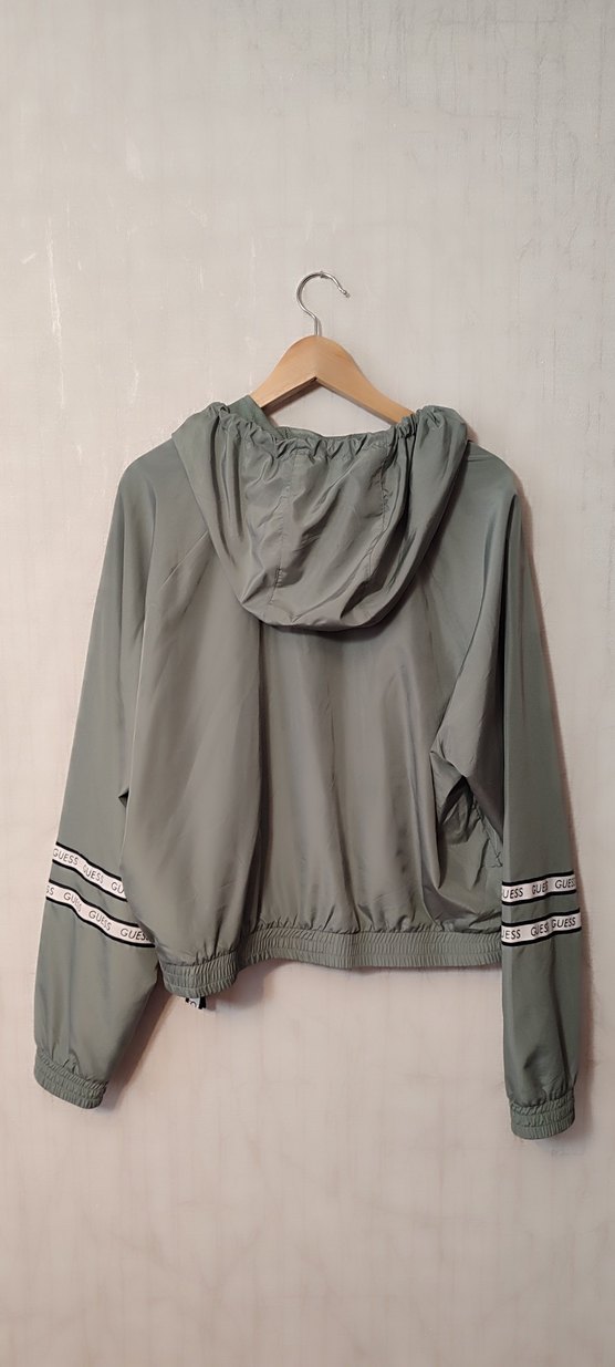 Guess Orjinal Gri Kapüşonlu Kemerli Kadın Ceket - Görsel 2