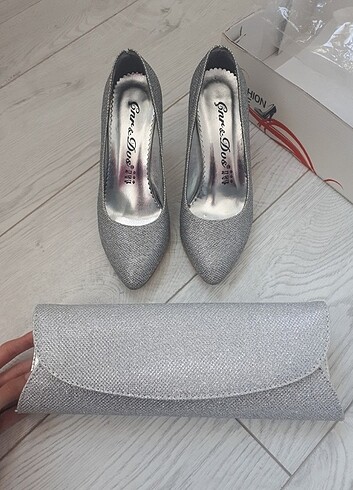 Gümüş simli abiye ayakkabı ve çanta 