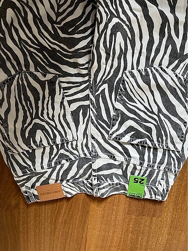 26 Beden beyaz Renk zebra jean