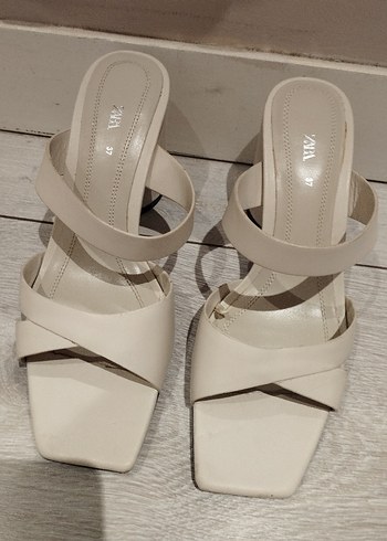 37 Beden Bej Dolgu Topuklu Kadın Sandalet
