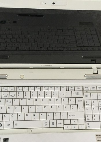 Beyaz Toshiba Laptop L755 i5 İşlemci, GT520M Ekran Kartı 4GB Ram - Görsel 3