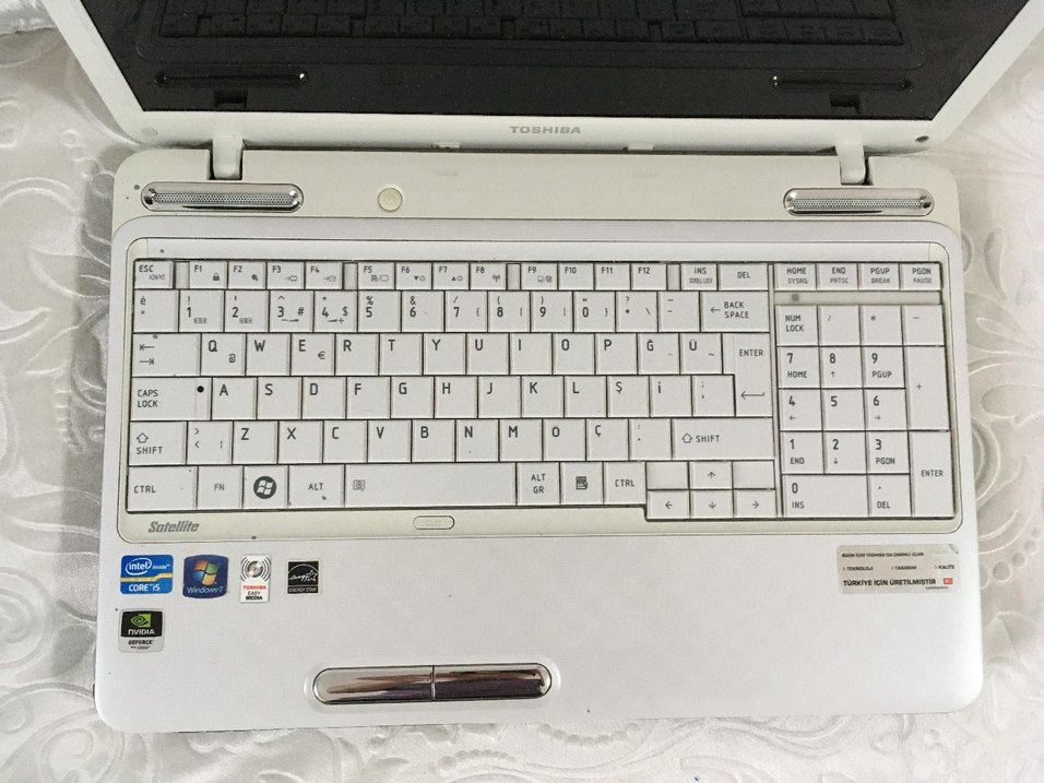 Beyaz Toshiba Laptop L755 i5 İşlemci, GT520M Ekran Kartı 4GB Ram - Görsel 2