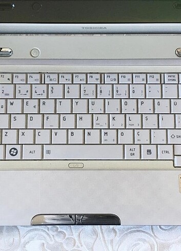 Toshiba L735 Beyaz Laptop -i3 İşemci, 4gb ram, GT315m, 13.3 inch