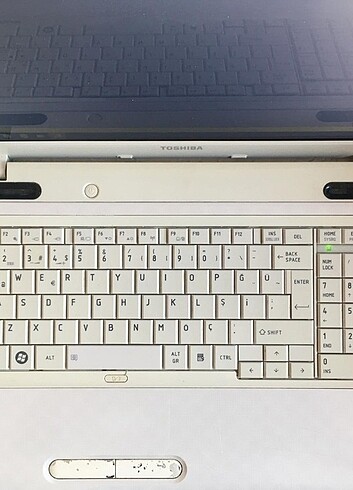 Toshiba Laptop L755 i5 İşlemci GT525M Ekran Kartı, 4GB Ram