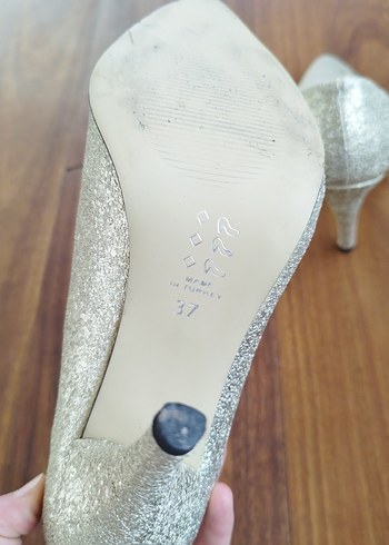 37 Beden Altın Rengi Simli Stiletto Topuklu Kadın Ayakkabı