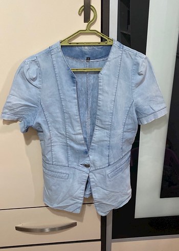 Düğmeli Kısa Kollu Mavi Denim Ceket