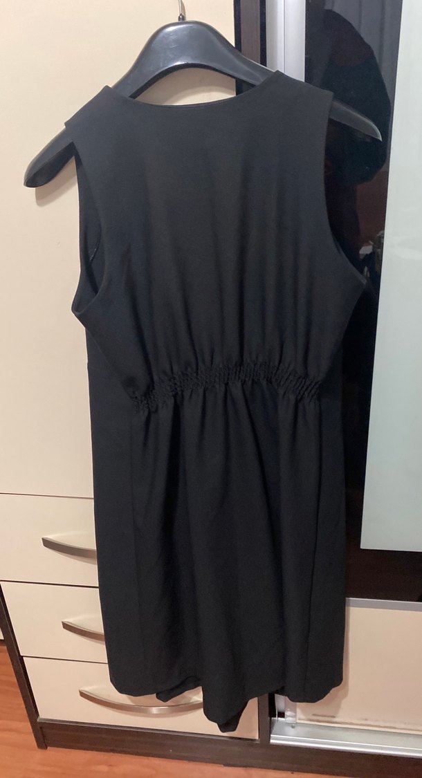 Siyah V Yakalı Drapeli Elbise - Görsel 5