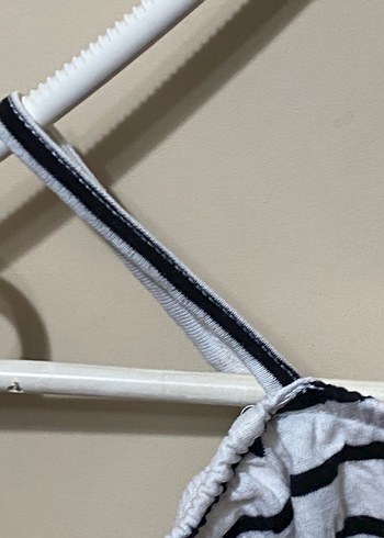 Kız Çocuk Gri Çizgili Askılı Tişört - Görsel 5