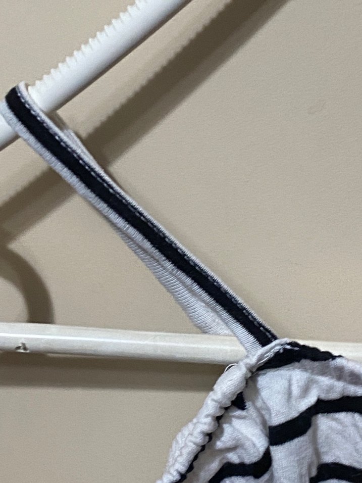 Kız Çocuk Gri Çizgili Askılı Tişört - Görsel 5