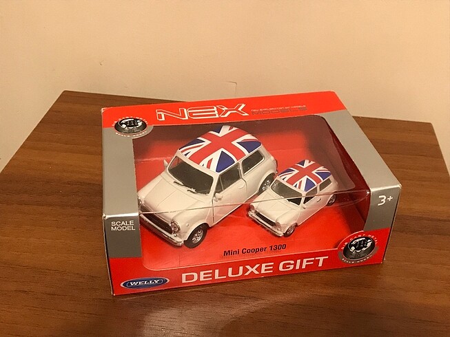 Welly NEX - Mini Cooper 1300 Scale Model Deluxe Die-Cast Gift Se