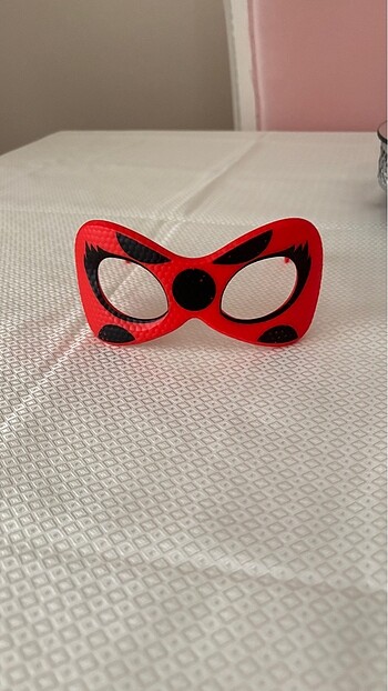 Beden Renk Lady bug ve kara kedi gözlük