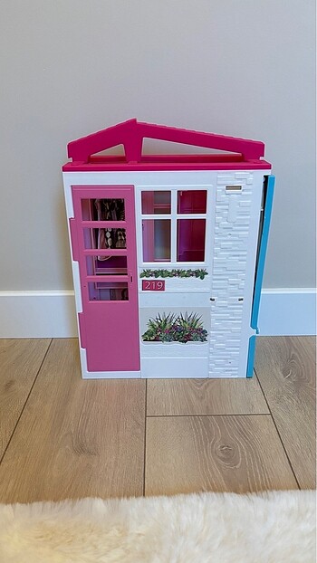 Barbie evi