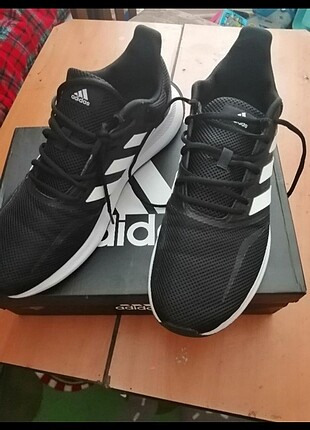 Orjınal 2 kez gıyılmıs kutulu adıdas erkek spor 46 no