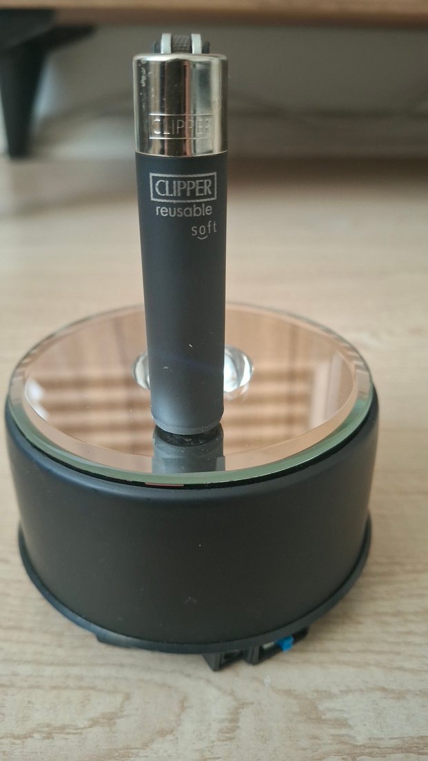 Clipper Yeniden Kullanılabilir Siyah Çakmak - Görsel 3