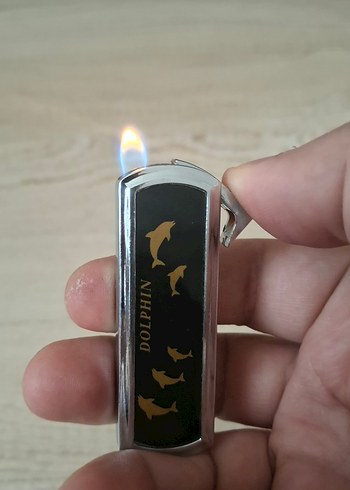 Altın Renkli Yunus Desenli Çakmak - Görsel 2