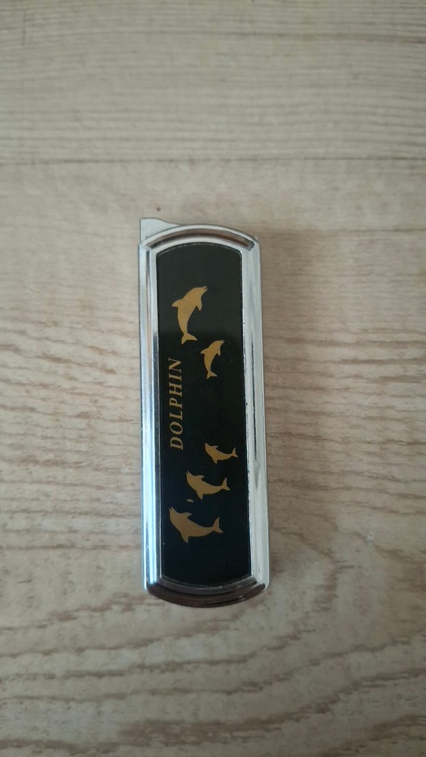 Altın Renkli Yunus Desenli Çakmak - Görsel 3