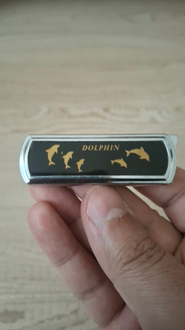 Altın Renkli Yunus Desenli Çakmak - Görsel 4