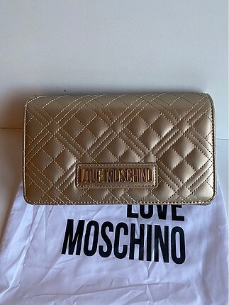 Love moschino canta