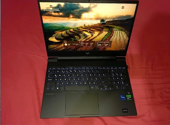 2 AYLIK SIFIRDAN FARKSIZ HP VICTUS GAMING 15- FA0011NT