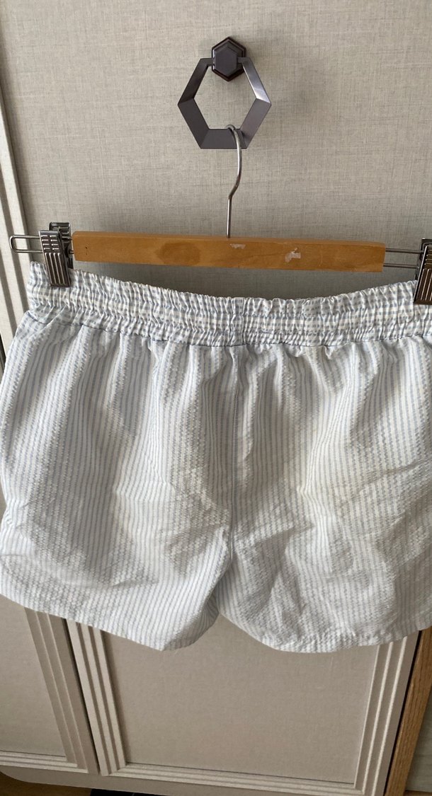 Kadın Beyaz Keten Pliseli Midi Şort - Görsel 3