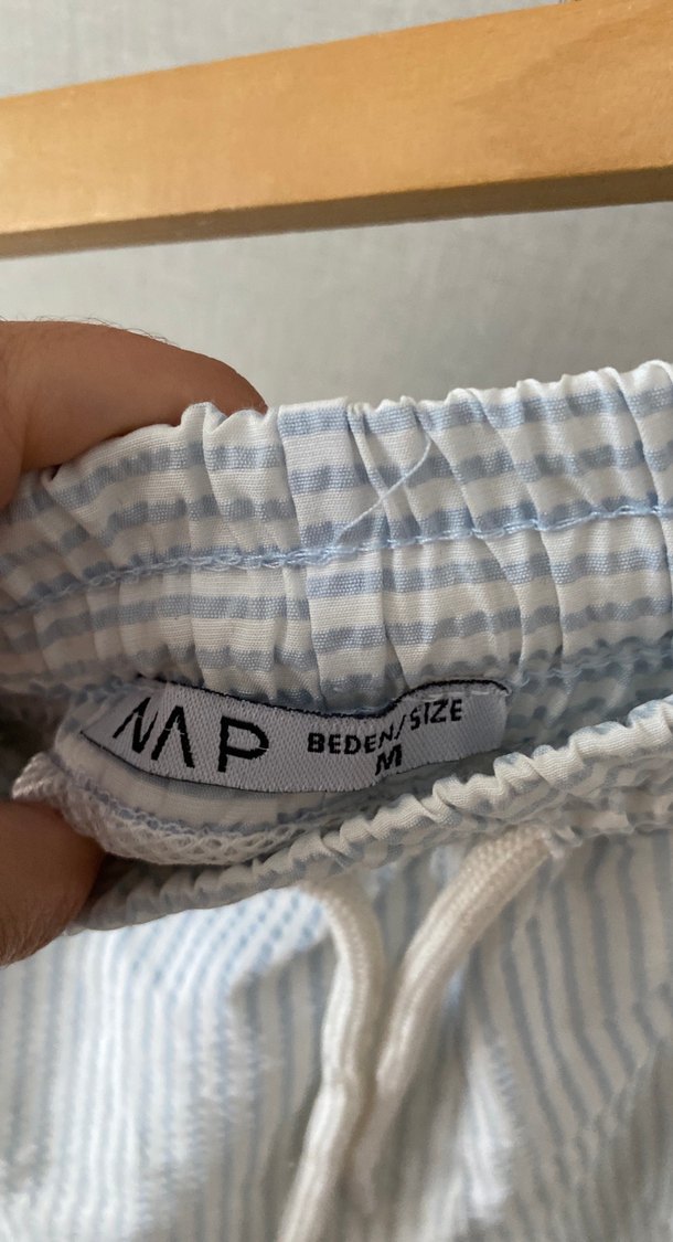 Kadın Beyaz Keten Pliseli Midi Şort - Görsel 2