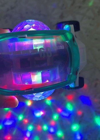 Lebbeyk söyleyen Renkli Işıklı Oyuncak Araba - Görsel 3