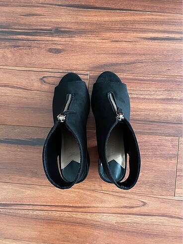 36 Beden siyah Renk Stradivarius topuklu siyah süet ayakkabı