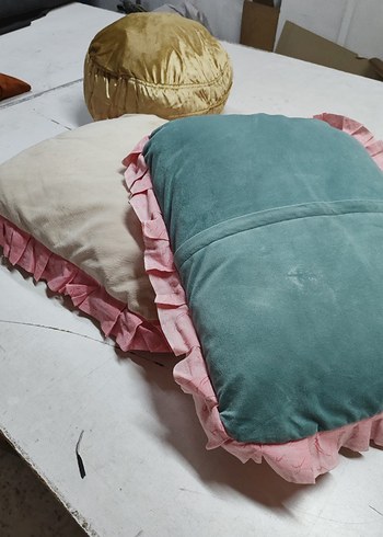 Beden Pembe Fırfırlı Bohem minder