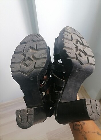 Catwalk Junkie Catwalk bağcıklı topuklu sandalet siyah topuklu ayakkabı