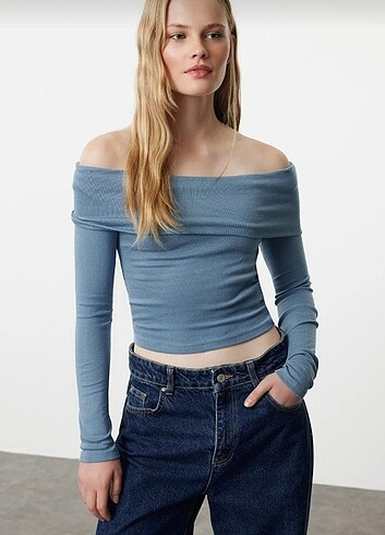 Madonna yaka crop