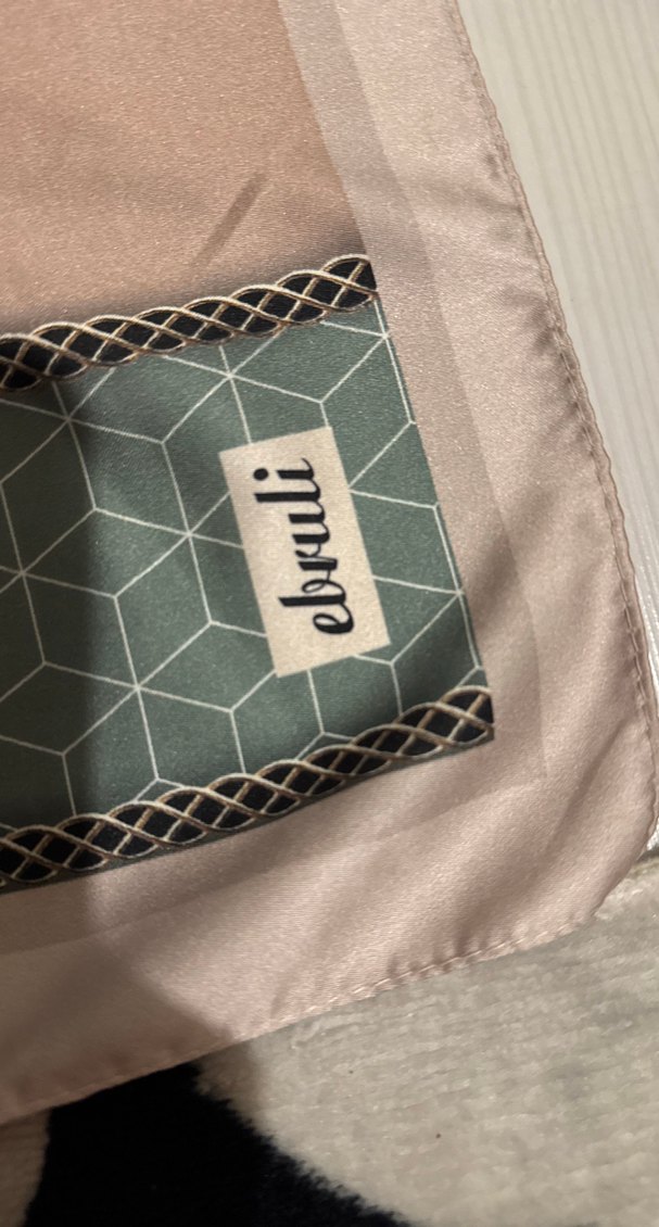 Gri Zincir Detaylı Kadın eşarp - Görsel 4