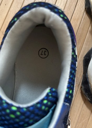 Renkli Yılan Desenli Kadın Spor Ayakkabı marka temsili - Görsel 4