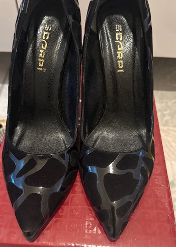 Yılan Desenli Siyah Goth Stiletto