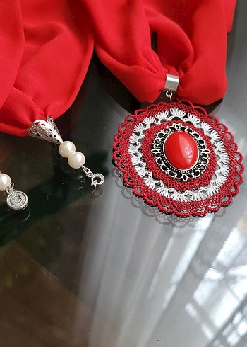 Nakışlı igne oyalı Kırmızı Boncuklu Bohem fular