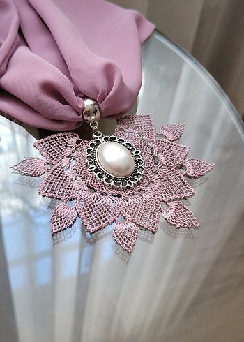 igne oyalı Pembe Fular