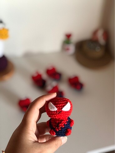 Örümcek adam amigurumi