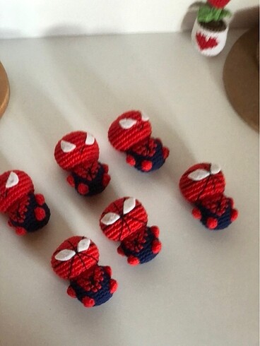 Beden Örümcek adam amigurumi