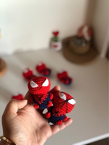 Beden bordo Renk Örümcek adam amigurumi