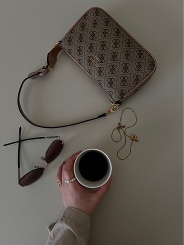 Guess monogram desen