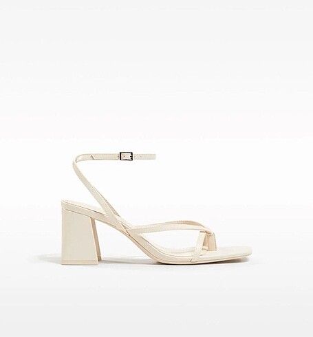 Bershka topuklu sandalet