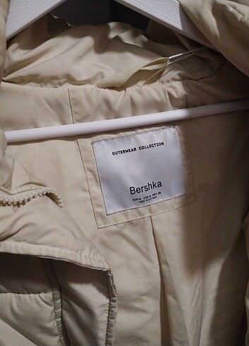 m Beden Bershka şişme mont bej